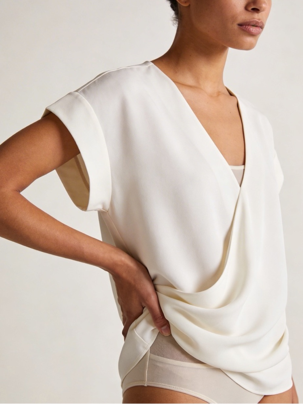ROSE + OLIVE White Short Sleeve Blouse – Women’s Medium - Picture 1 of 9